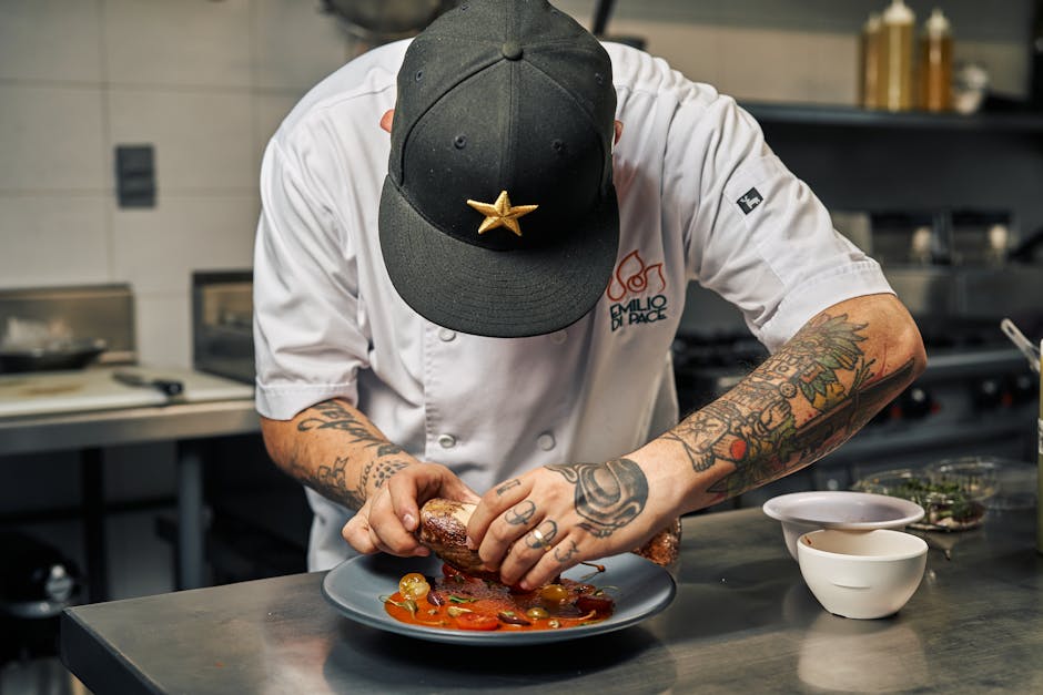 Chef che prepara un piatto di cucina tradizionale